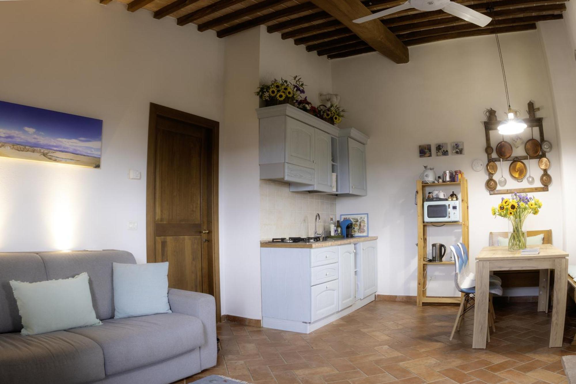 Relax Palazzo Monaci Apartment Asciano Luaran gambar