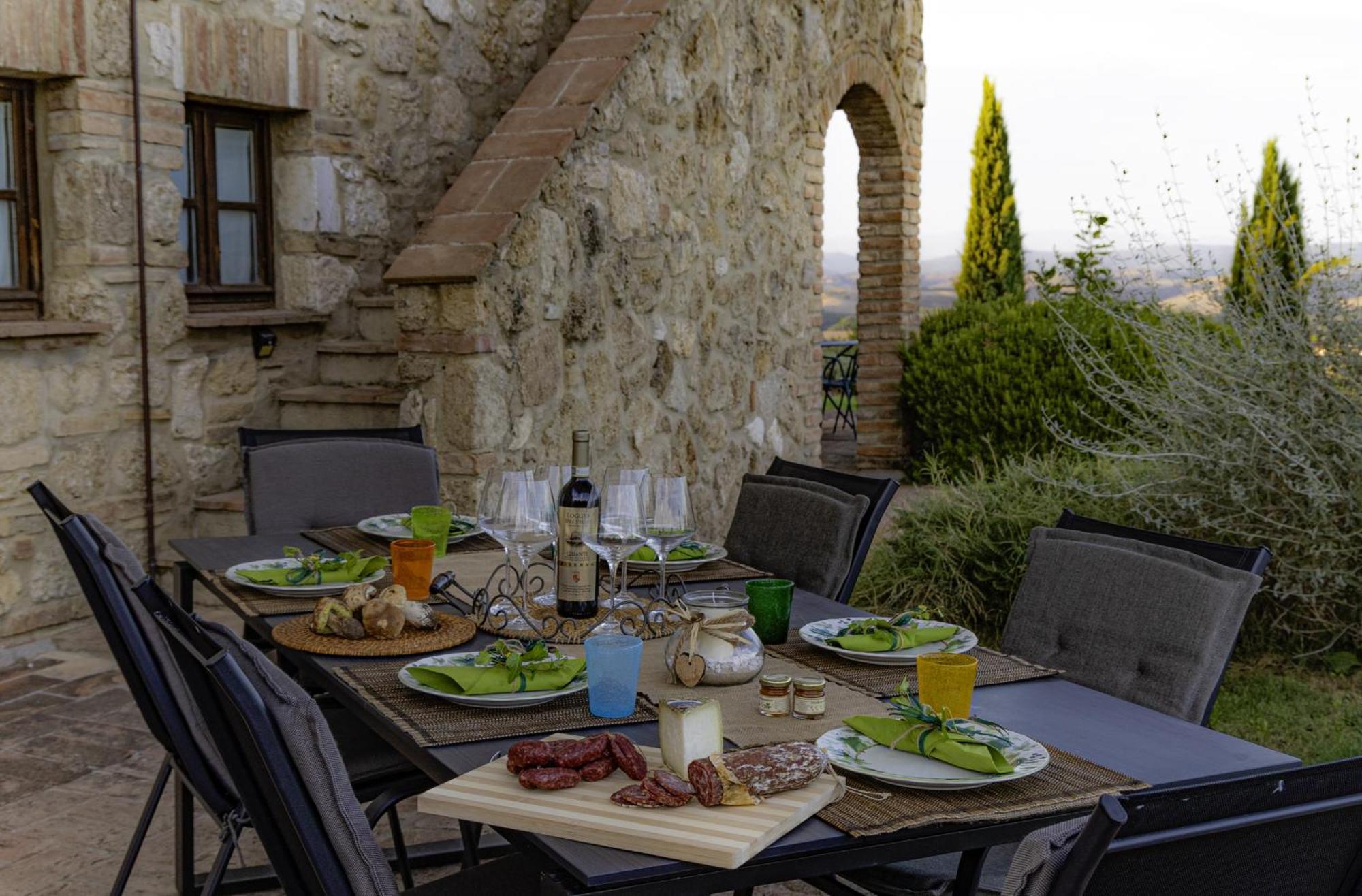 Relax Palazzo Monaci Apartment Asciano Luaran gambar
